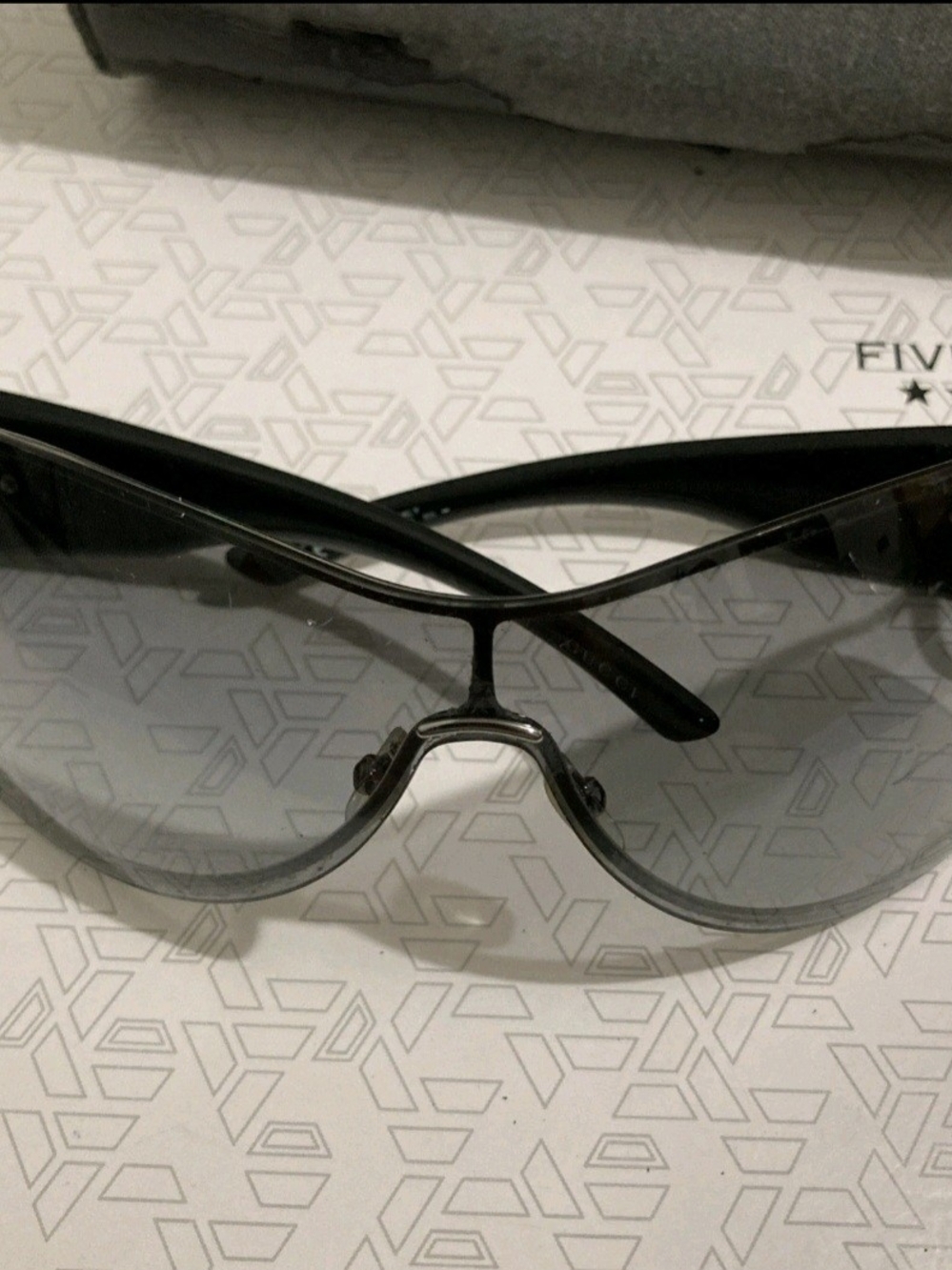 Gucci Black Frame Sunglasses with Gray Gradient Lenses and Logo Case - Picture 2 of 8